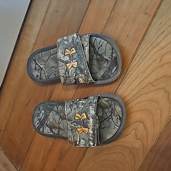 Under Armour Camoflauge flip flops with memory foam 3Y - Picture 3 of 7